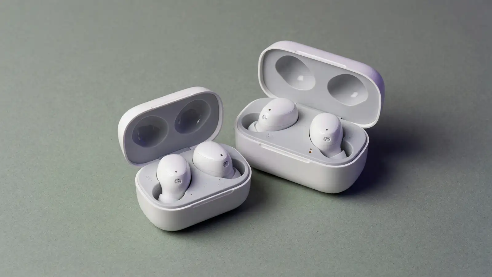 Apple AirPods 5 vs Apple AirPods 4 - Headphones comparison
